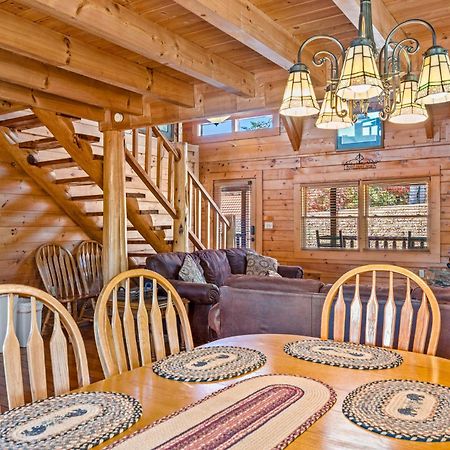 Bearfoot Pines - True Log Cabin - Wi-Fi, Hot Tub, Fishing, Deck With Views! - Mins To Pf Sevierville Extérieur photo