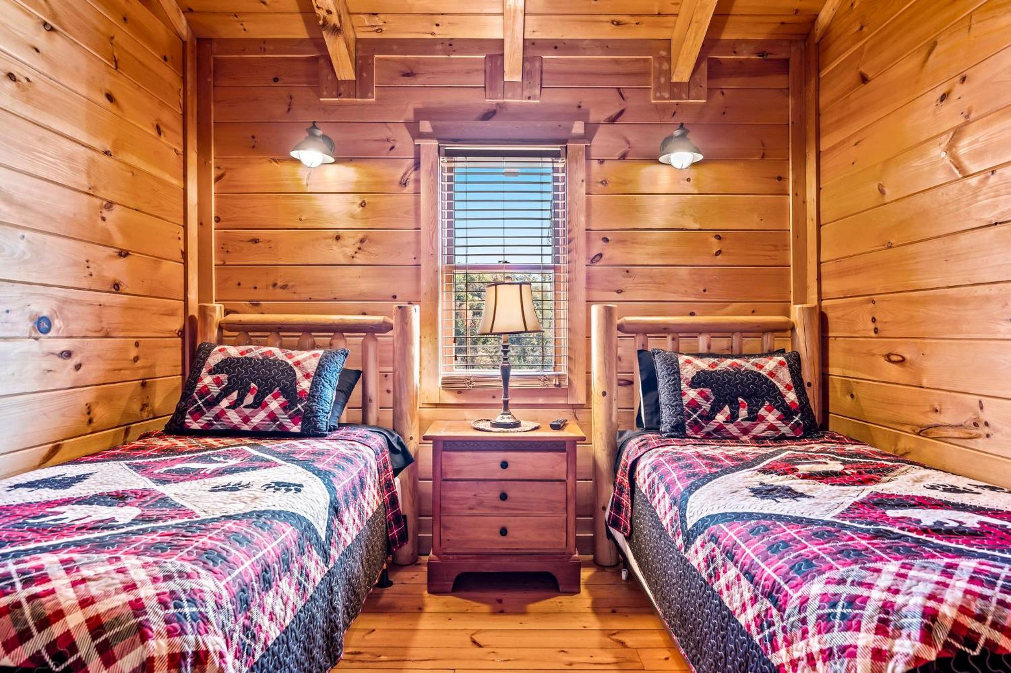 Bearfoot Pines - True Log Cabin - Wi-Fi, Hot Tub, Fishing, Deck With Views! - Mins To Pf Sevierville Extérieur photo