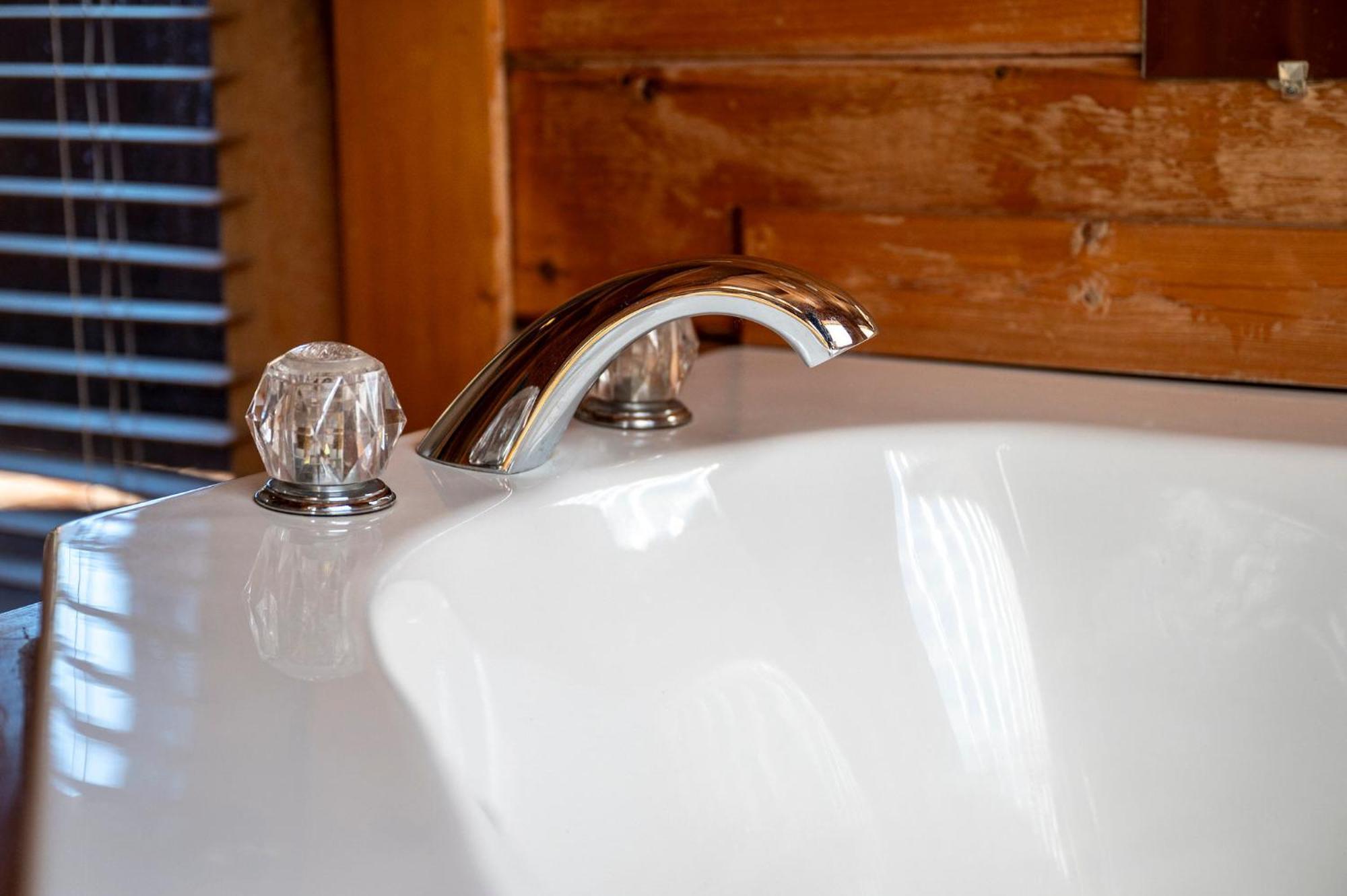 Bearfoot Pines - True Log Cabin - Wi-Fi, Hot Tub, Fishing, Deck With Views! - Mins To Pf Sevierville Extérieur photo