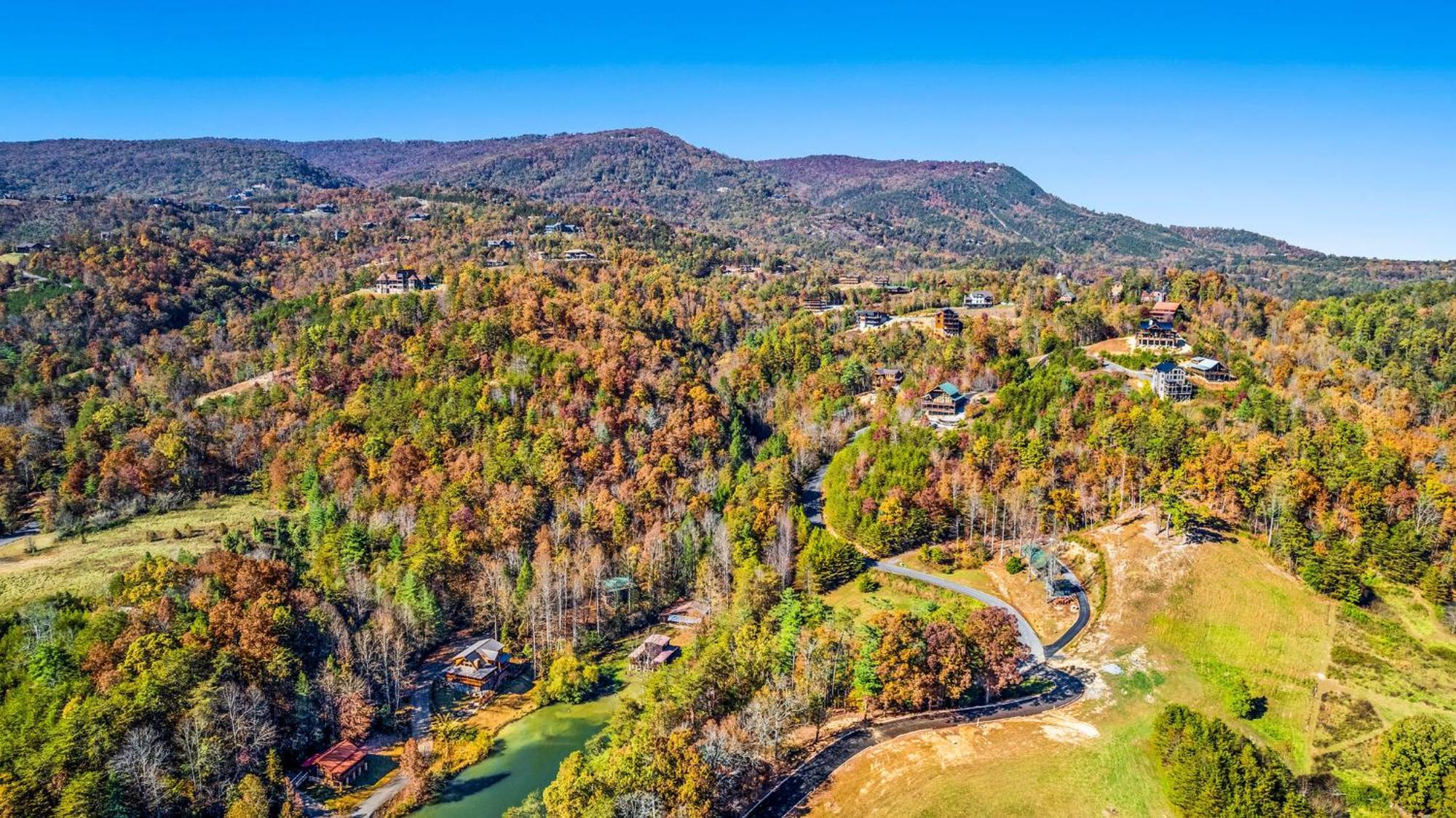 Bearfoot Pines - True Log Cabin - Wi-Fi, Hot Tub, Fishing, Deck With Views! - Mins To Pf Sevierville Extérieur photo