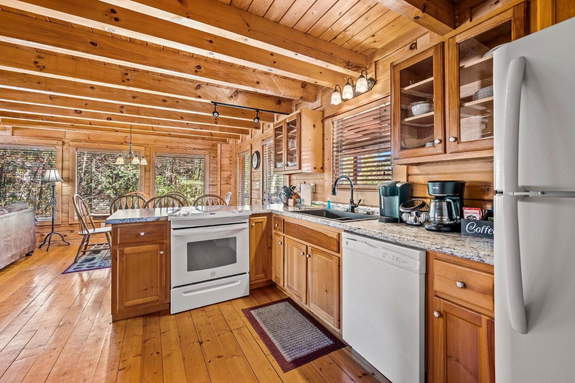 Bearfoot Pines - True Log Cabin - Wi-Fi, Hot Tub, Fishing, Deck With Views! - Mins To Pf Sevierville Extérieur photo