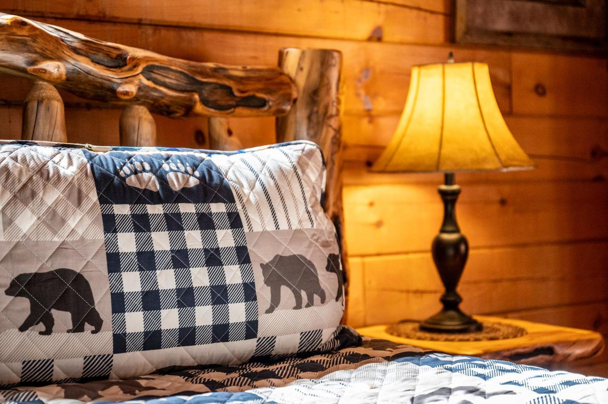 Bearfoot Pines - True Log Cabin - Wi-Fi, Hot Tub, Fishing, Deck With Views! - Mins To Pf Sevierville Extérieur photo