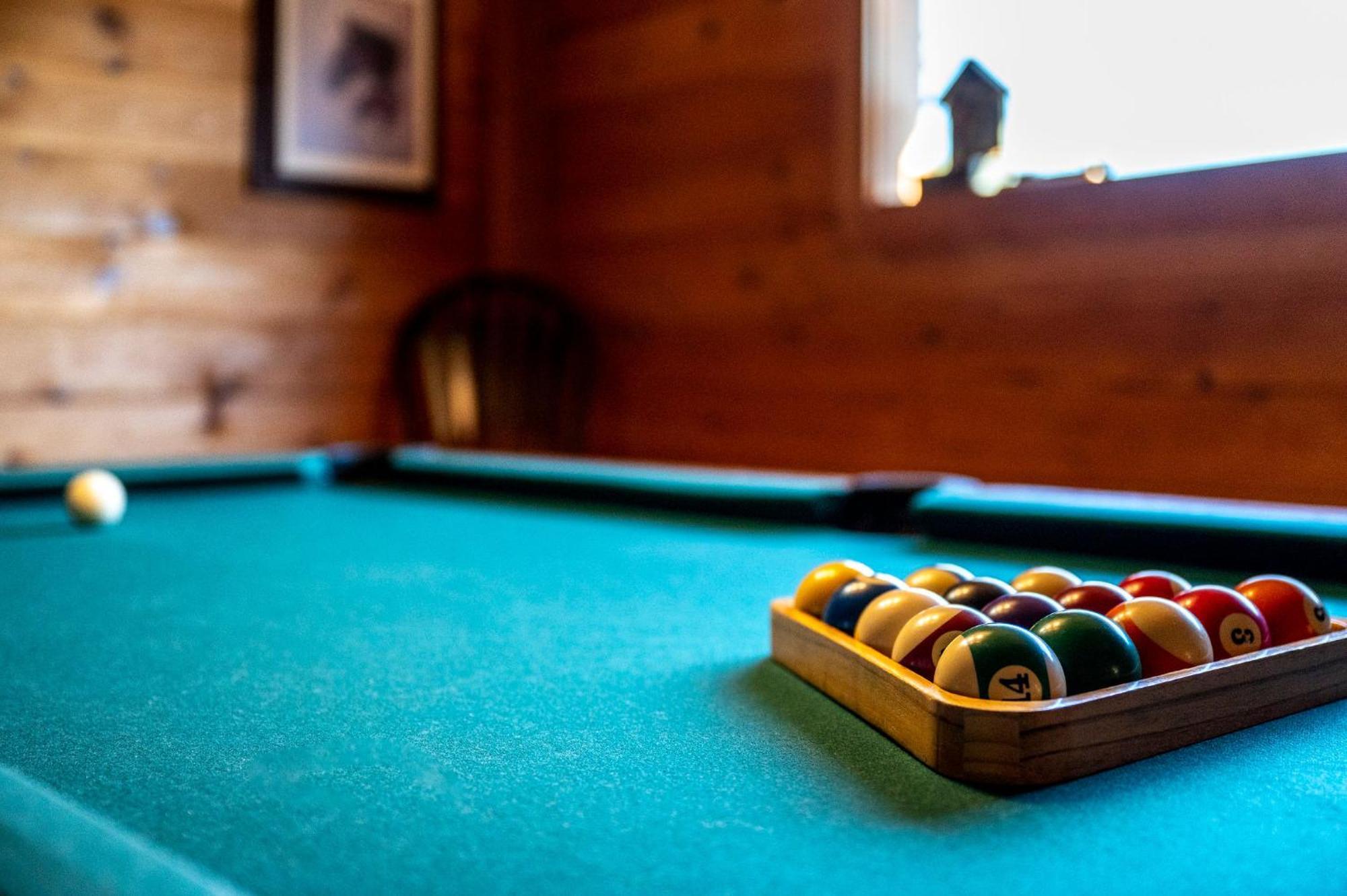 Bearfoot Pines - True Log Cabin - Wi-Fi, Hot Tub, Fishing, Deck With Views! - Mins To Pf Sevierville Extérieur photo